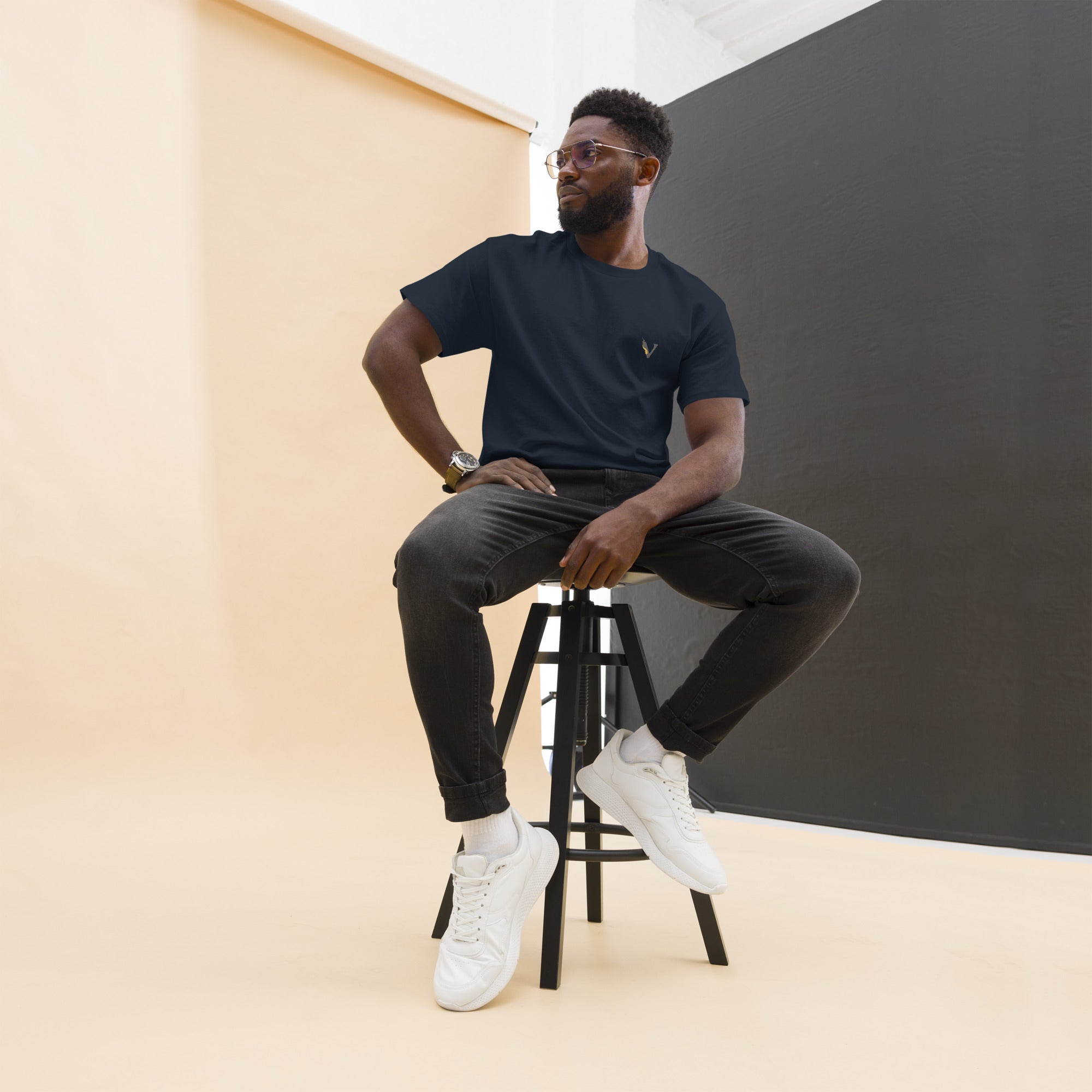 T-shirt bleu marine, coupe standard unisex, design geisha japonais 